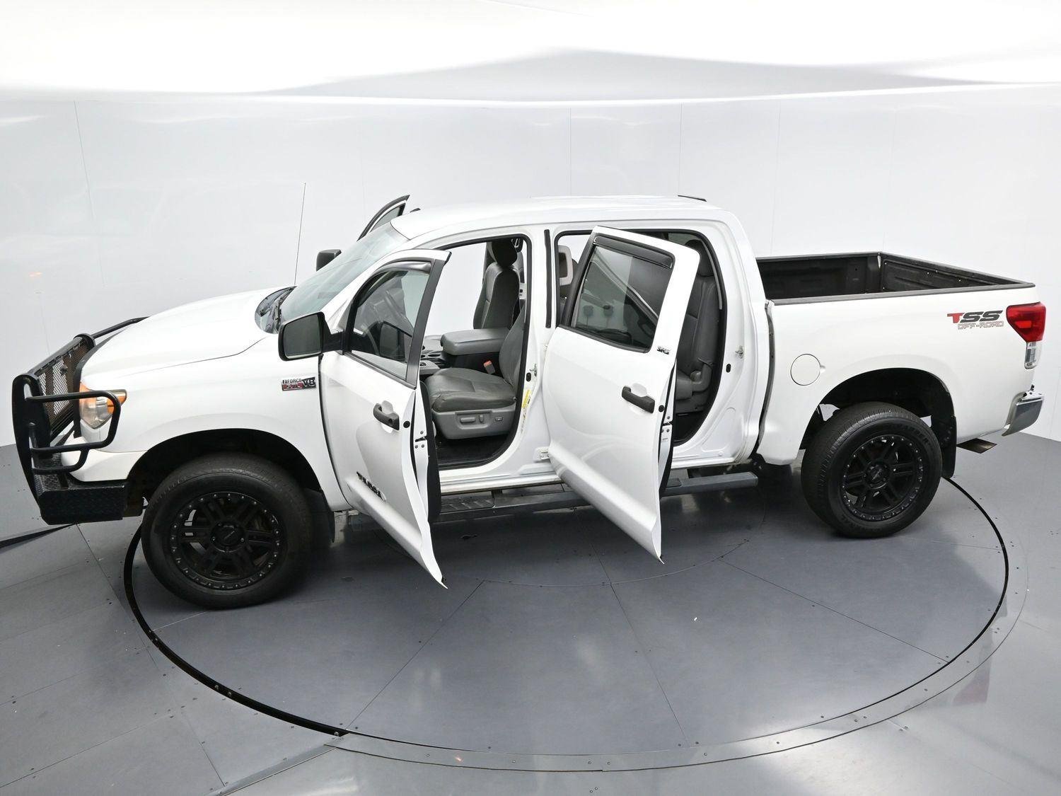 Used 2013 Super White Toyota Grade image 37