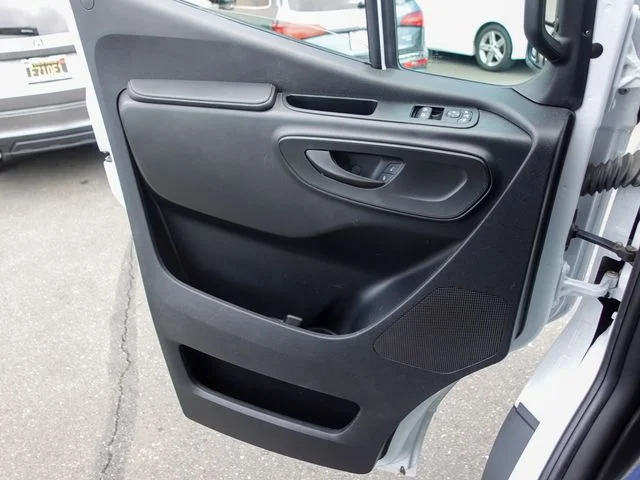 Used 2023  Mercedes-Benz Cargo 170 WB image 20