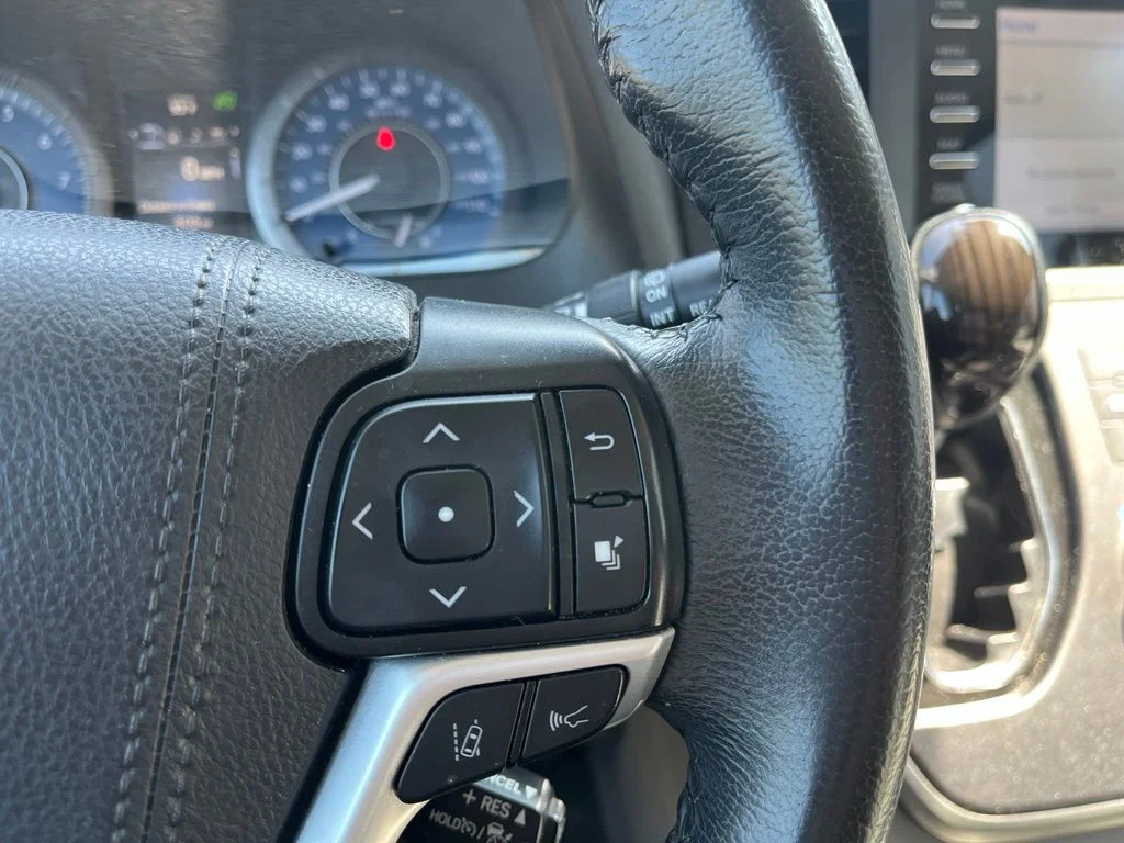 Used 2020 Gray Toyota XLE image 16
