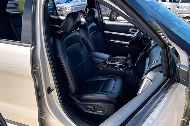 Used 2017 Gold Ford XLT image 28