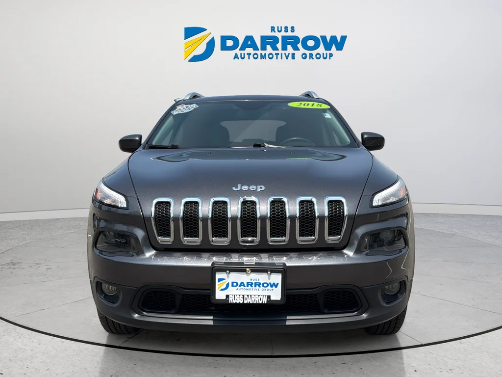Used 2018 Gray Jeep Latitude Plus image 8