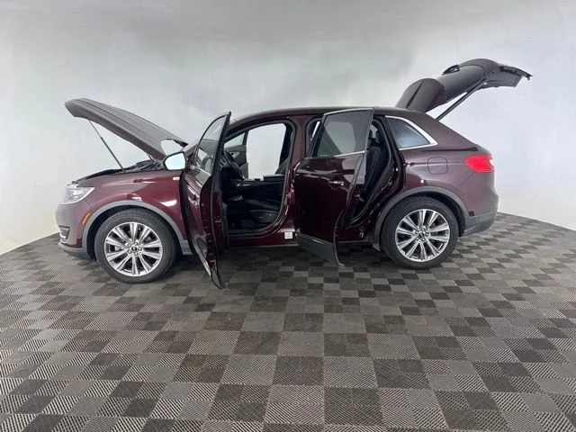 Used 2018 Red Lincoln Reserve image 11
