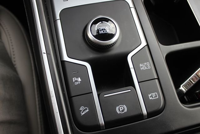 Used 2021 Black Kia S image 10