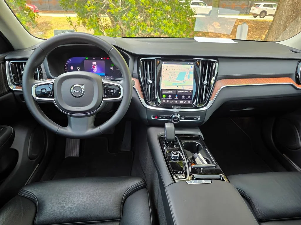 Used 2024 White Volvo T8 Ultimate Dark Theme image 27