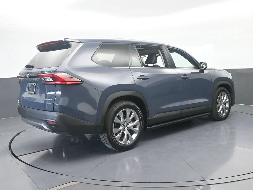 Used 2025 Cloud Toyota Limited image 6