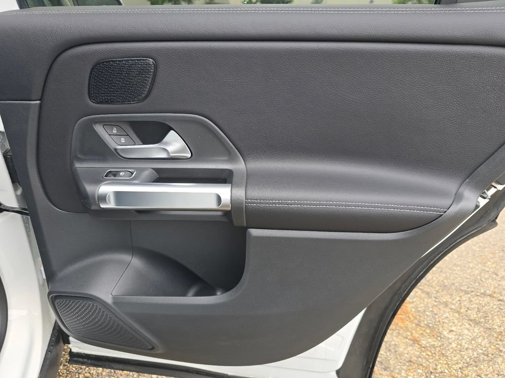 New 2026 Polar White Mercedes-Benz GLB 250 image 56