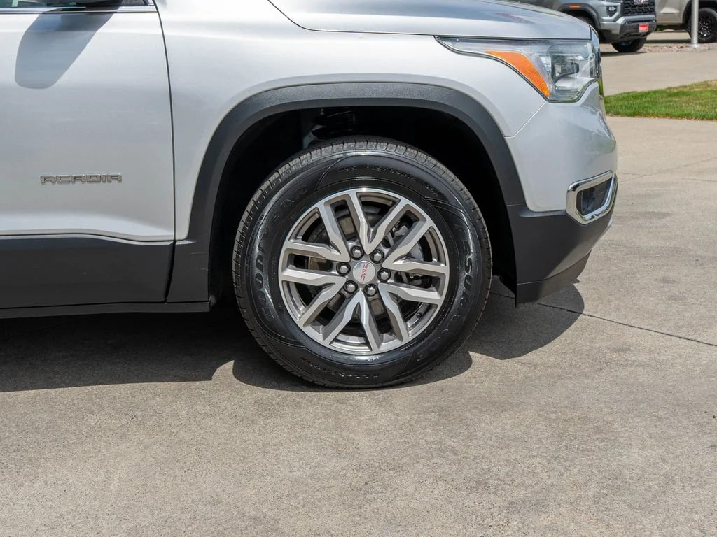 Used 2018 Silver GMC SLE-2 image 37