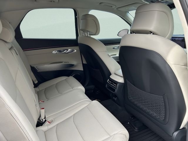 New 2026 White Genesis 2.5T Select image 18