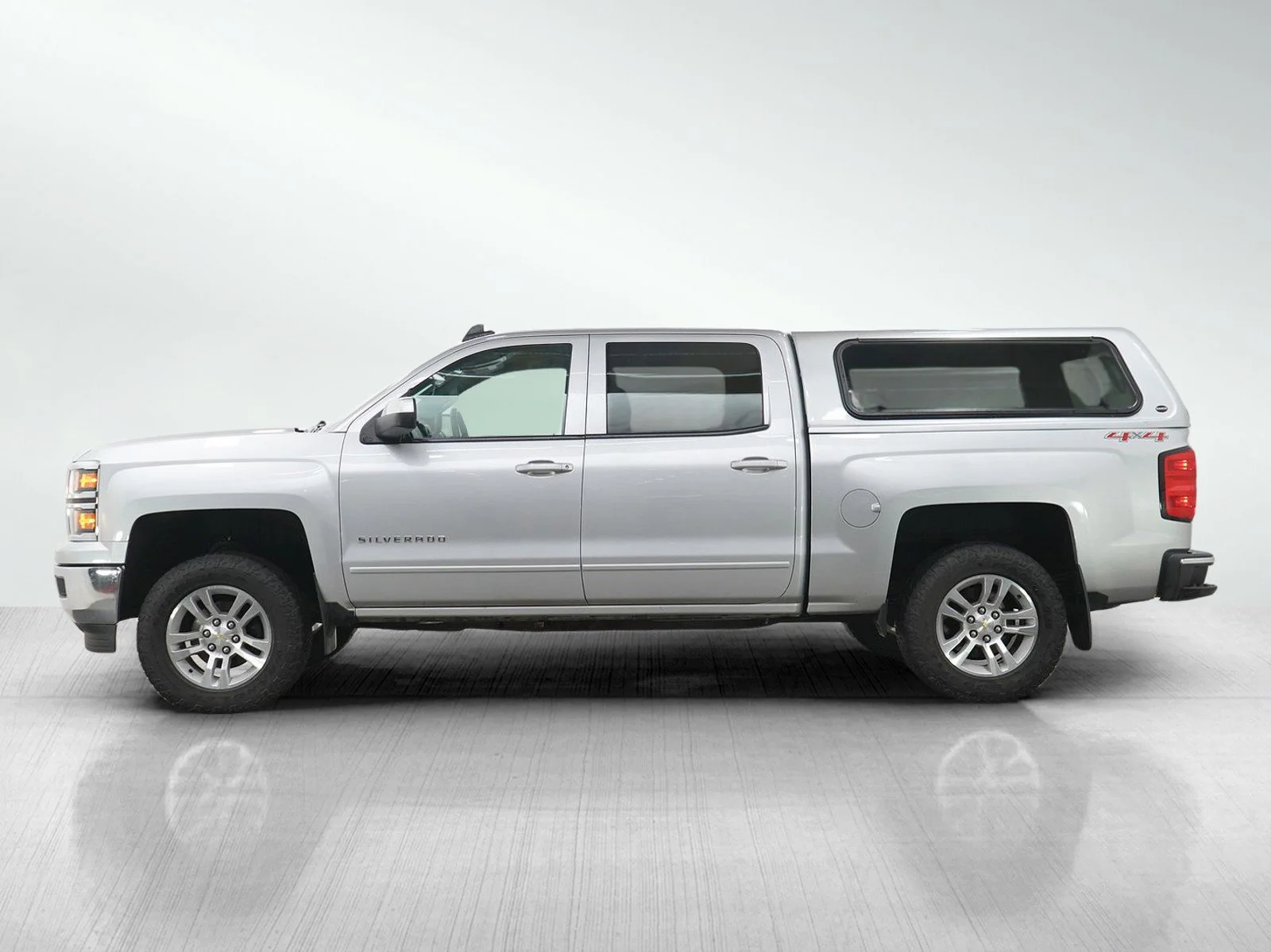 Used 2015 Chevrolet Silverado 1500 LT with VIN 3GCUKREC9FG275678 for sale in Roseville, Minnesota