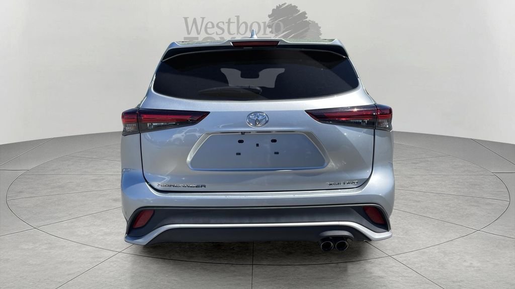 Used 2025 Silver Toyota XLE image 6