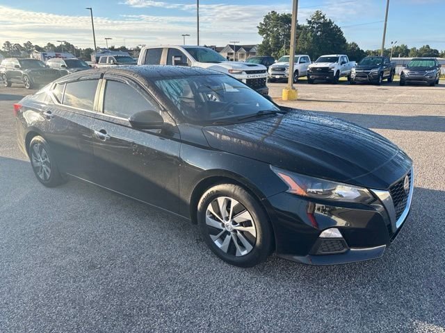 Used 2022 Black Nissan 2.5 S image 1
