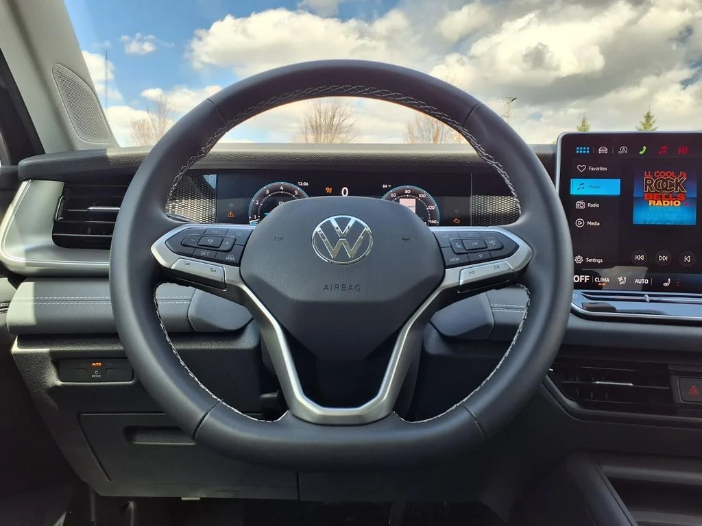 New 2026 Deep Black Pearl Volkswagen 2.0T SE image 11