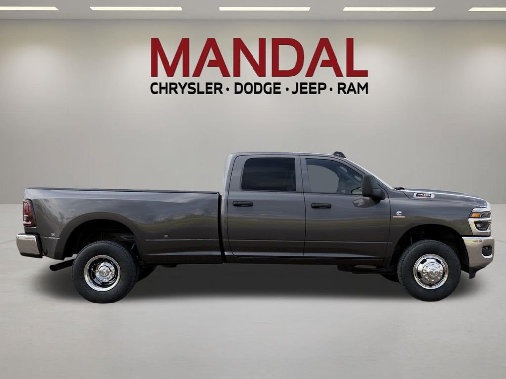New 2026 Granite Crystal Metallic Clear-Coat Exterior Paint RAM Tradesman image 21