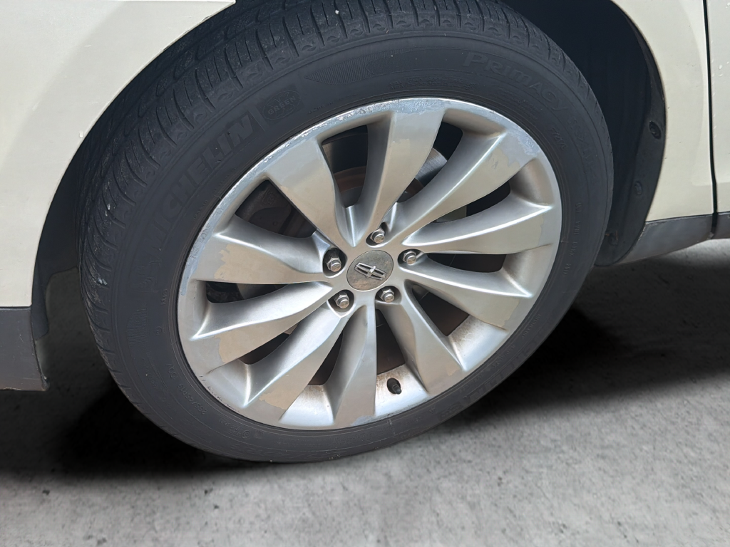 Used 2014 Silver Lincoln Base image 27