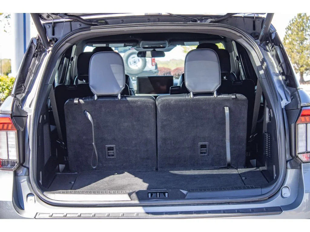 Used 2025 Carbonized Gray Metallic Ford ST-Line image 12