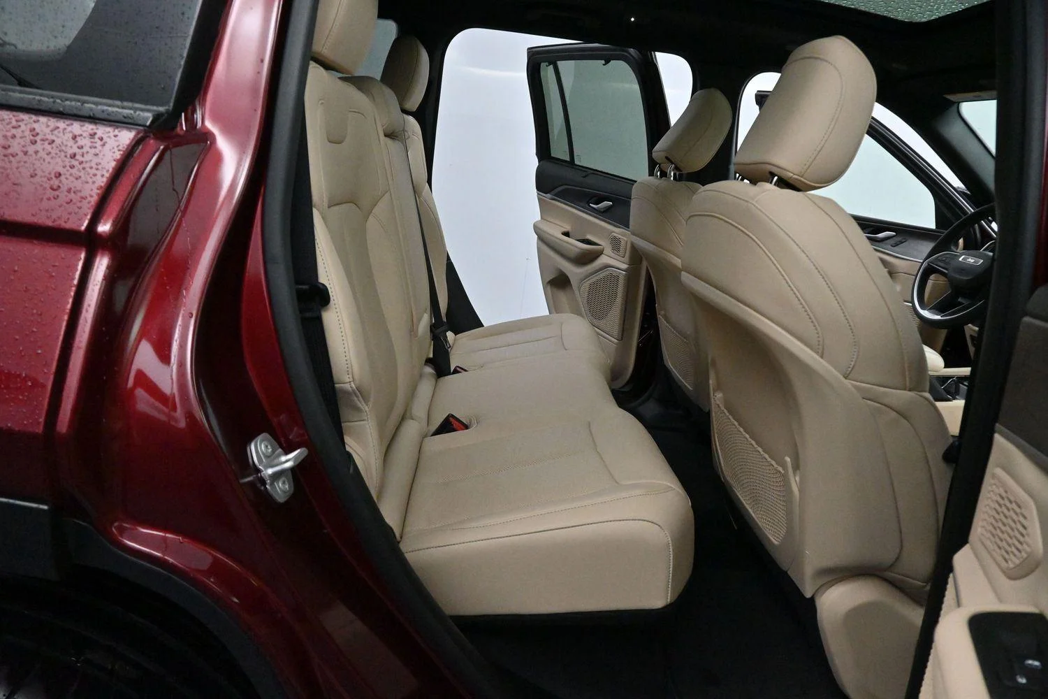 Used 2023 Velvet Red Pearlcoat Jeep Limited image 33