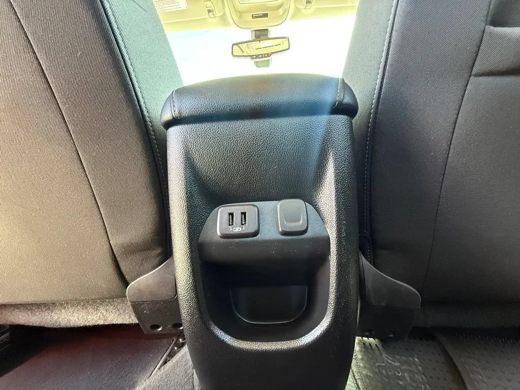 Used 2022 SUMMIT WHITE GMC 4WD Elevation image 34