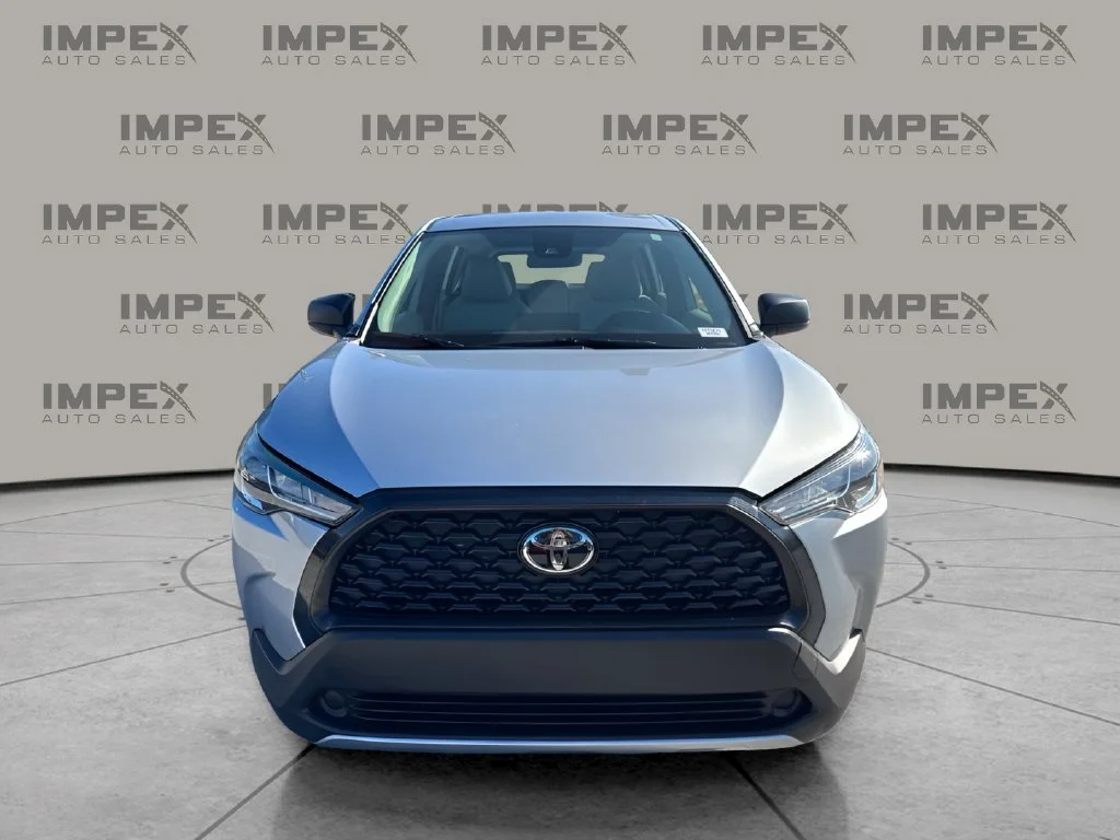 Used 2022 Silver Toyota L image 8