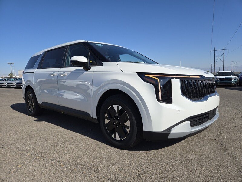 New 2026 Snow White Pearl Kia LXS image 2