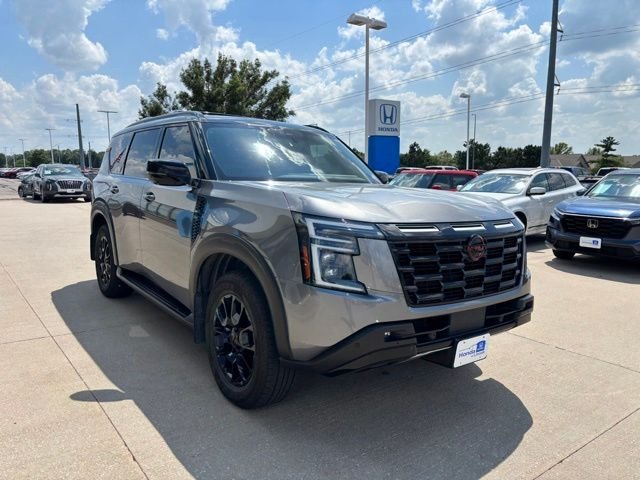 Used 2025 Gun Metallic/Super Black Nissan PRO-4X image 3