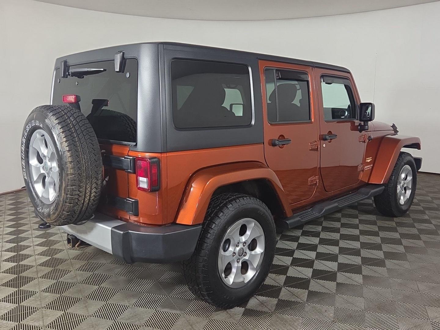 Used 2014 Copperhead Pearlcoat Jeep Sahara image 6