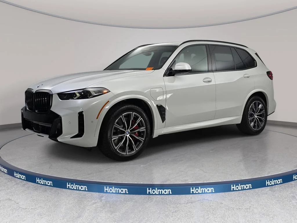 2026 BMW X5 xDrive50e's photo