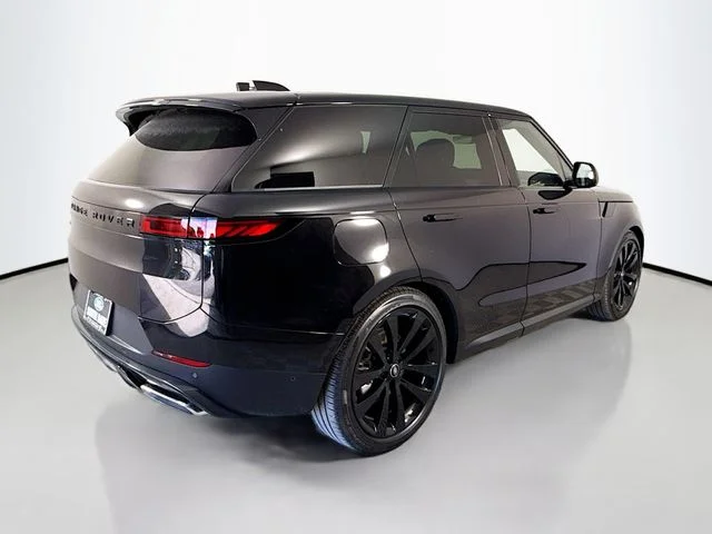 Used 2025 Santorini Black Metallic Land Rover SE image 5