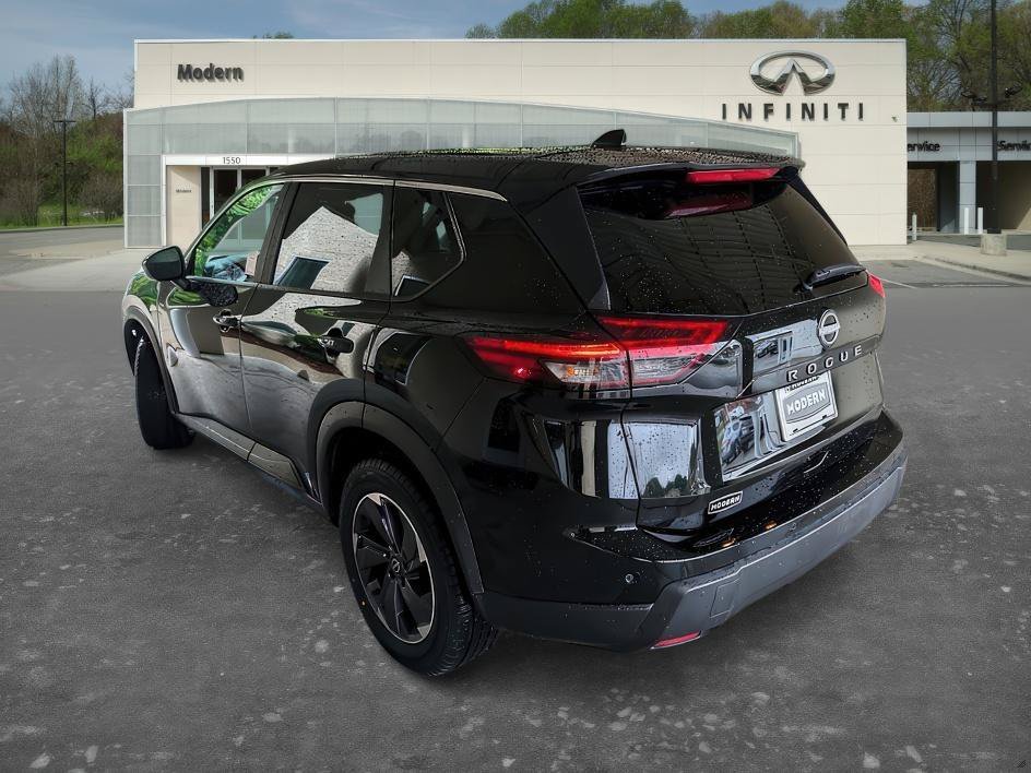 Used 2025 Super Black Nissan SV image 5