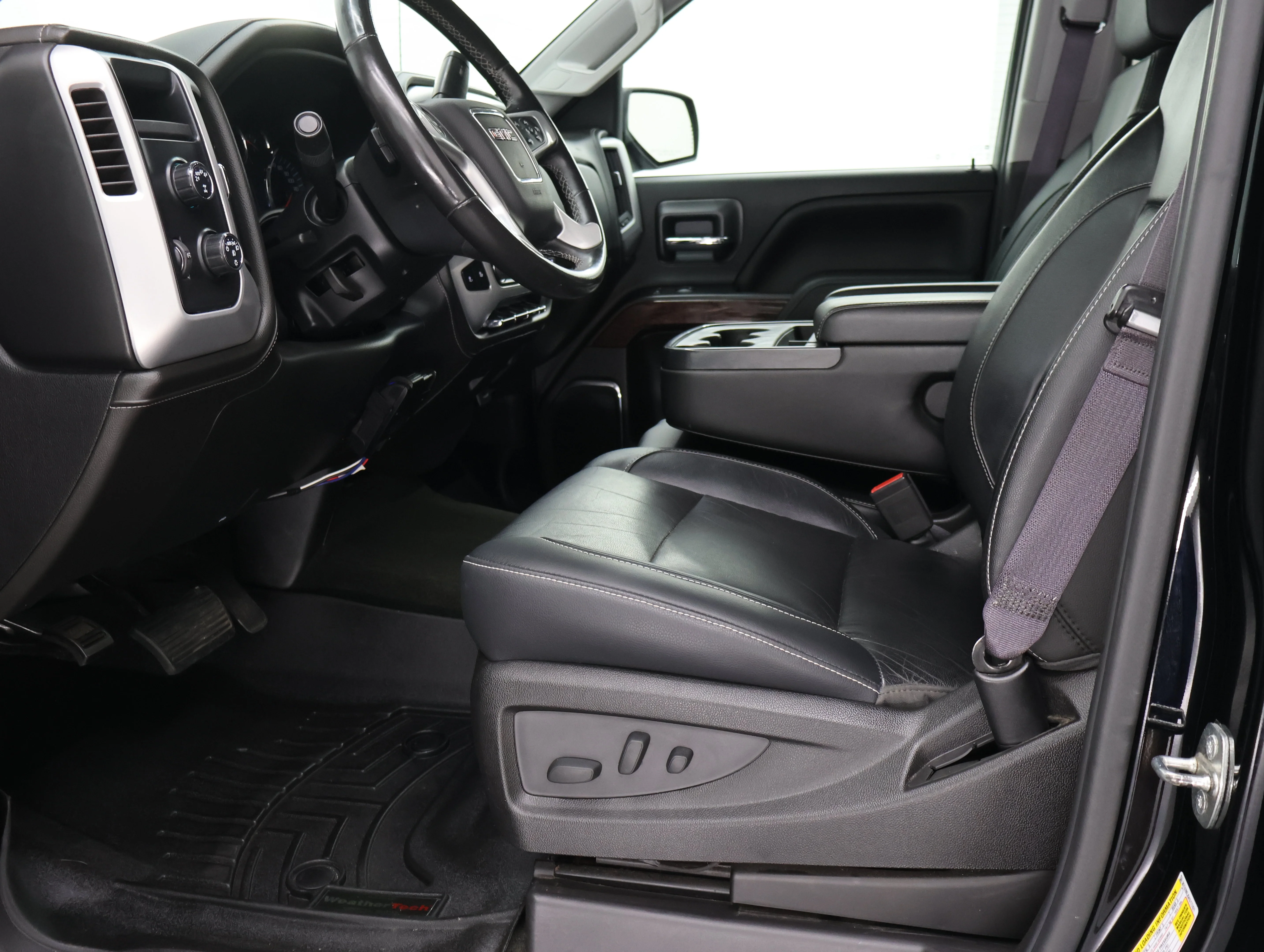 Used 2017 Onyx Black GMC SLT image 8