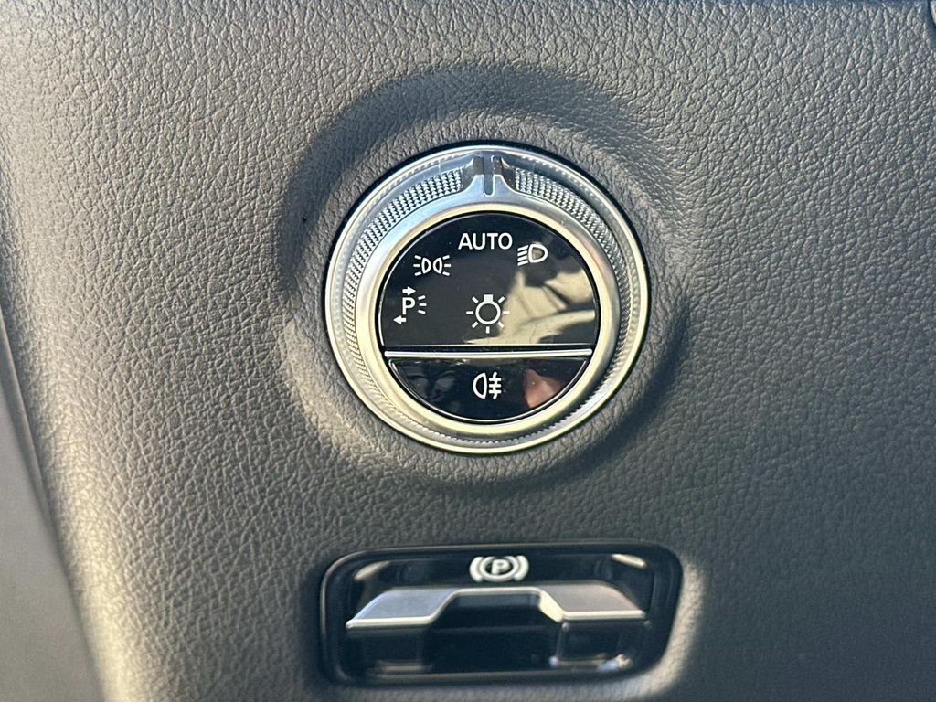 Used 2024 Graphite Gray Metallic Mercedes-Benz C 300 image 29