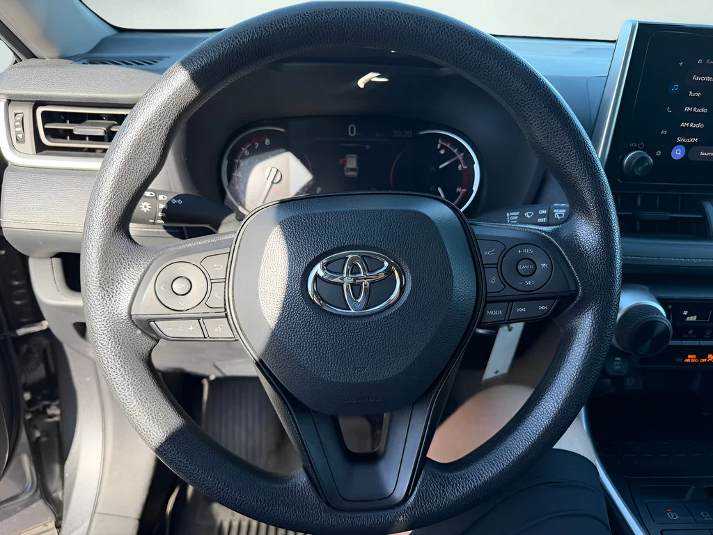 2024 Toyota RAV4 LE - Photo 15