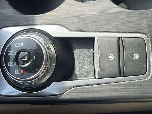 Used 2020 Agate Black Metallic Ford SE image 29