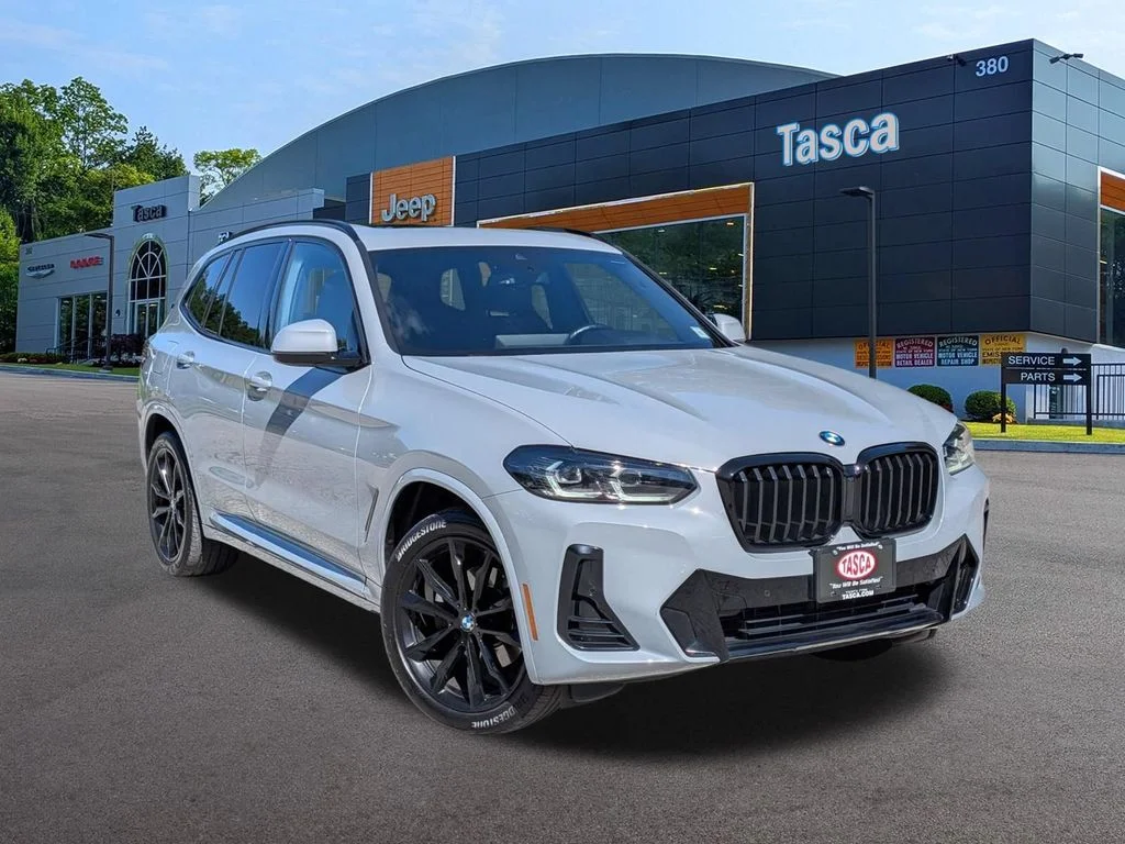 Used 2024 Gray BMW xDrive30i image 1