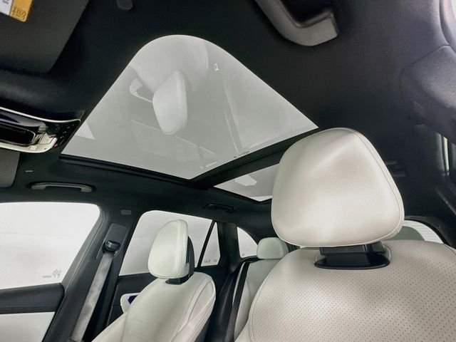 New 2027 Polar White Mercedes-Benz GLC 350e image 22