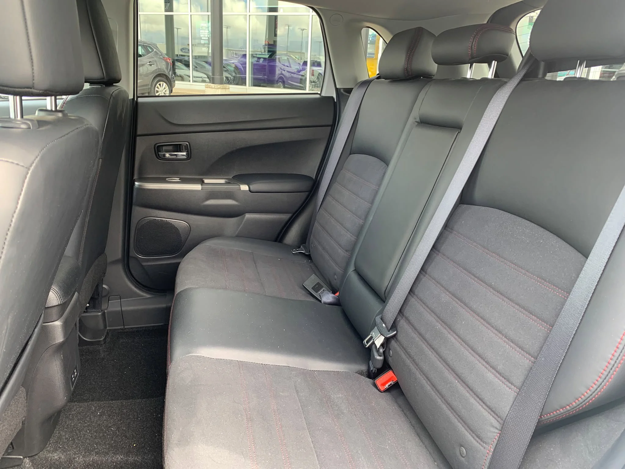 Certified Used 2022 White Diamond Mitsubishi SE AWD*White Diamond | Htd Premium Seats | Htd Steering Wheel | Park Assist | Roof Rails | CarPlay image 9