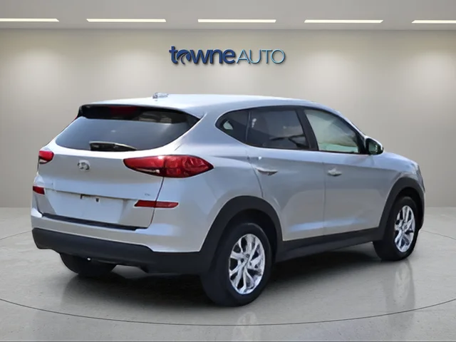Used 2020 Silver Hyundai SE image 7
