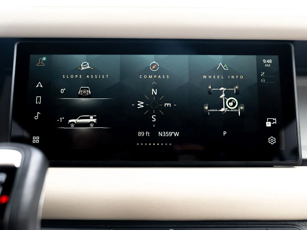 Used 2024 Green Land Rover X-Dynamic SE image 23