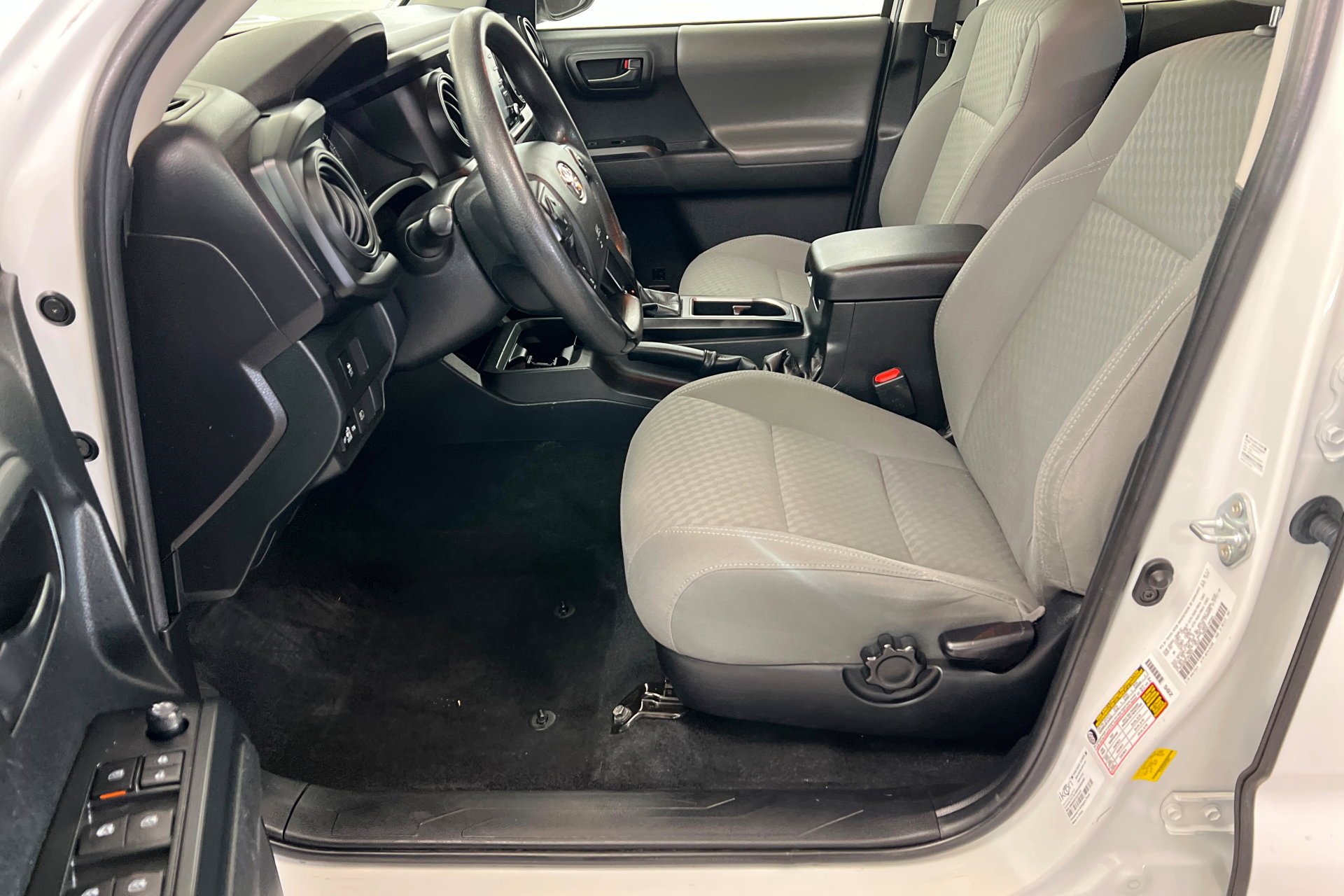 2022 Toyota Tacoma SR - Photo 18