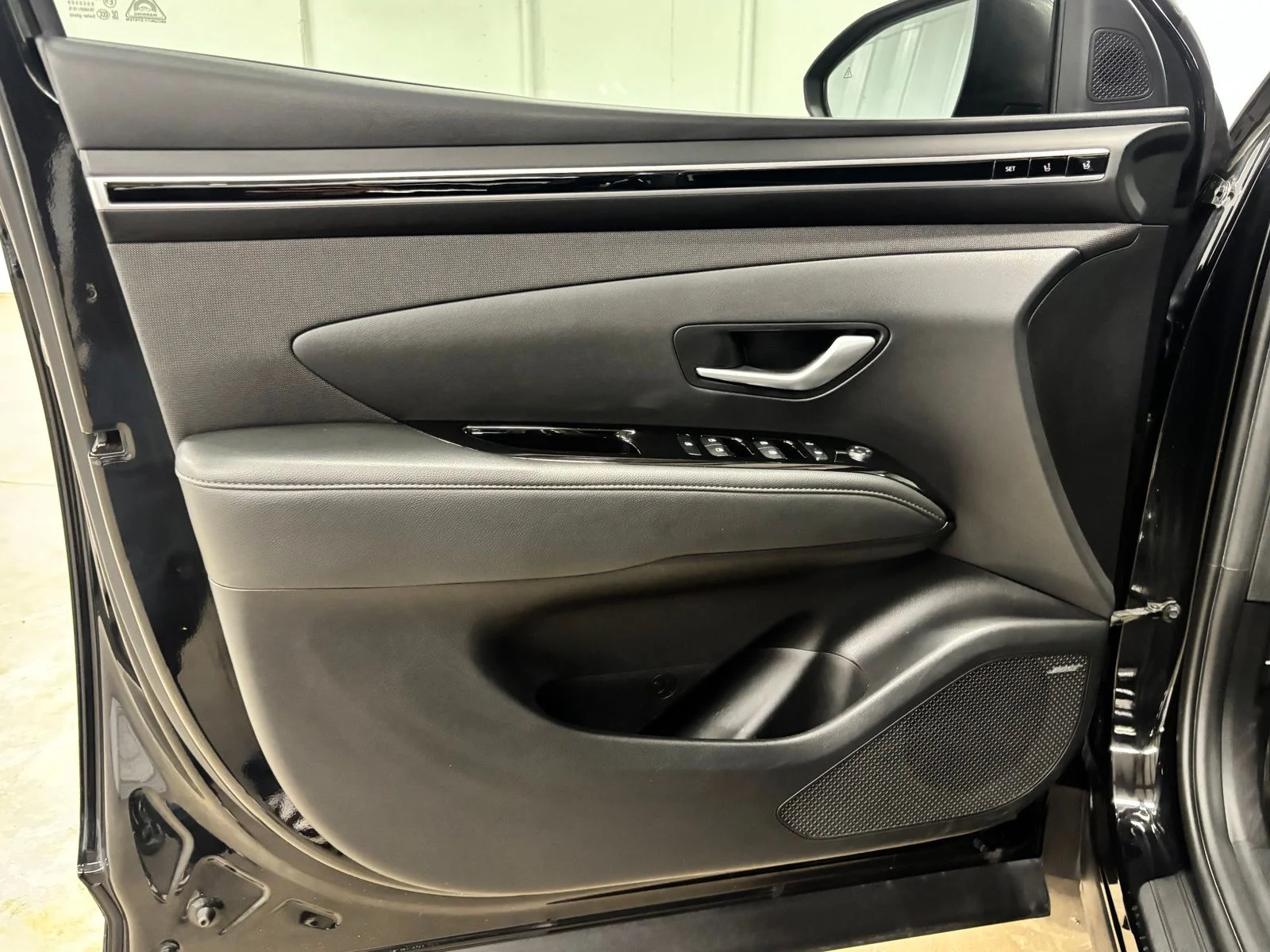 Used 2023 Black Hyundai Limited image 17