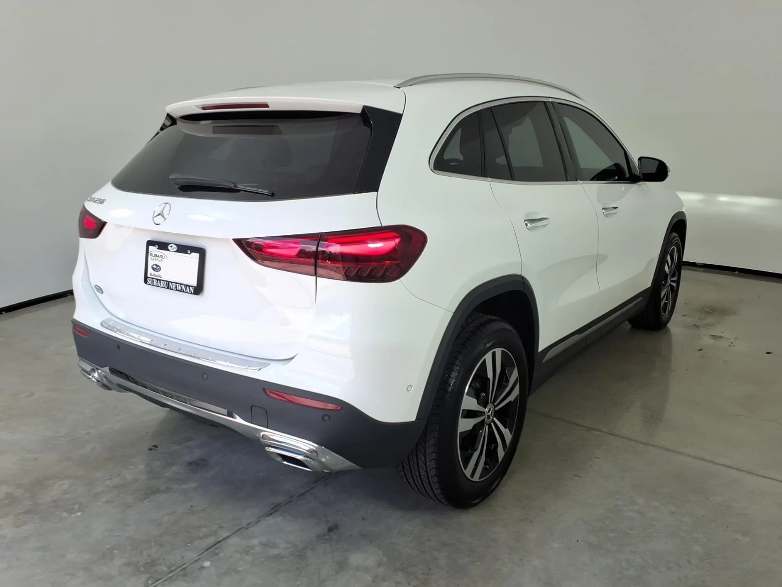 Used 2025 Polar White Mercedes-Benz GLA 250 image 17
