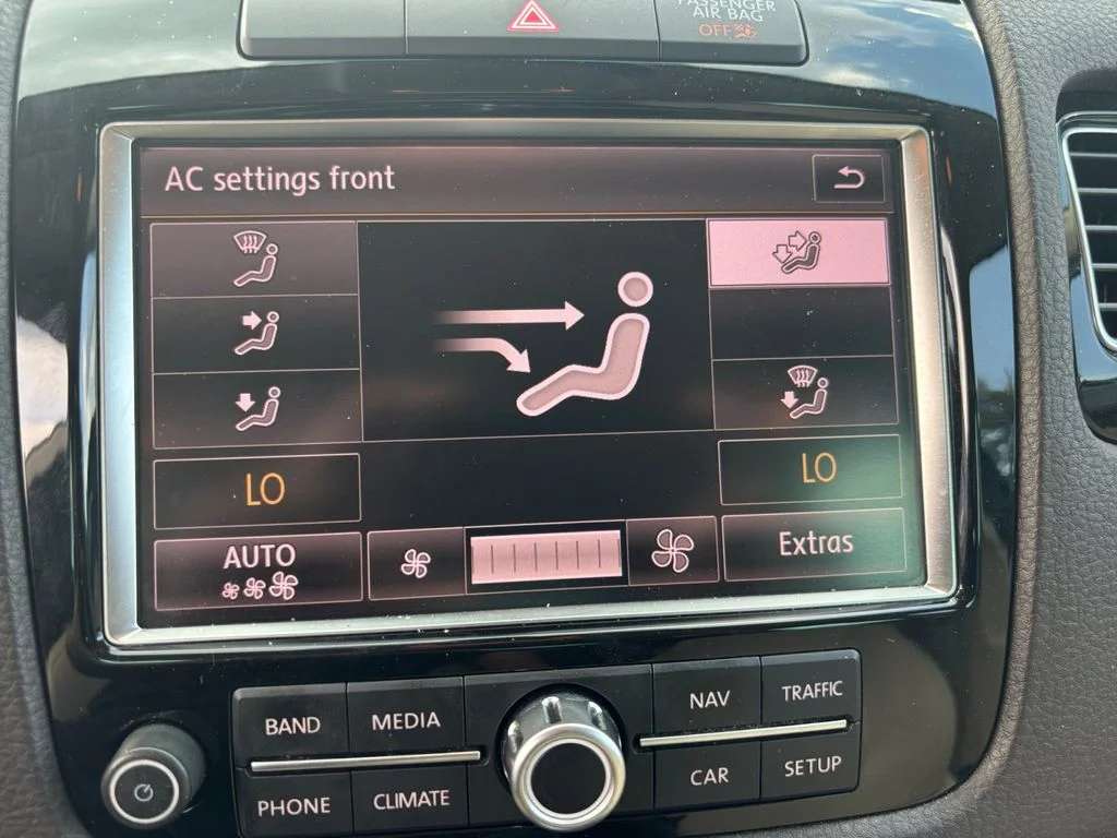 Used 2013 Black Volkswagen V6 TDI image 25