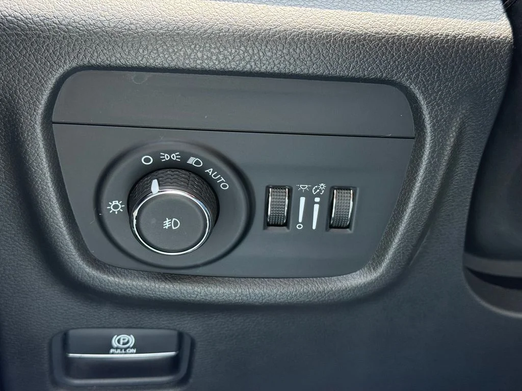 Used 2021 Black Jeep Overland image 19
