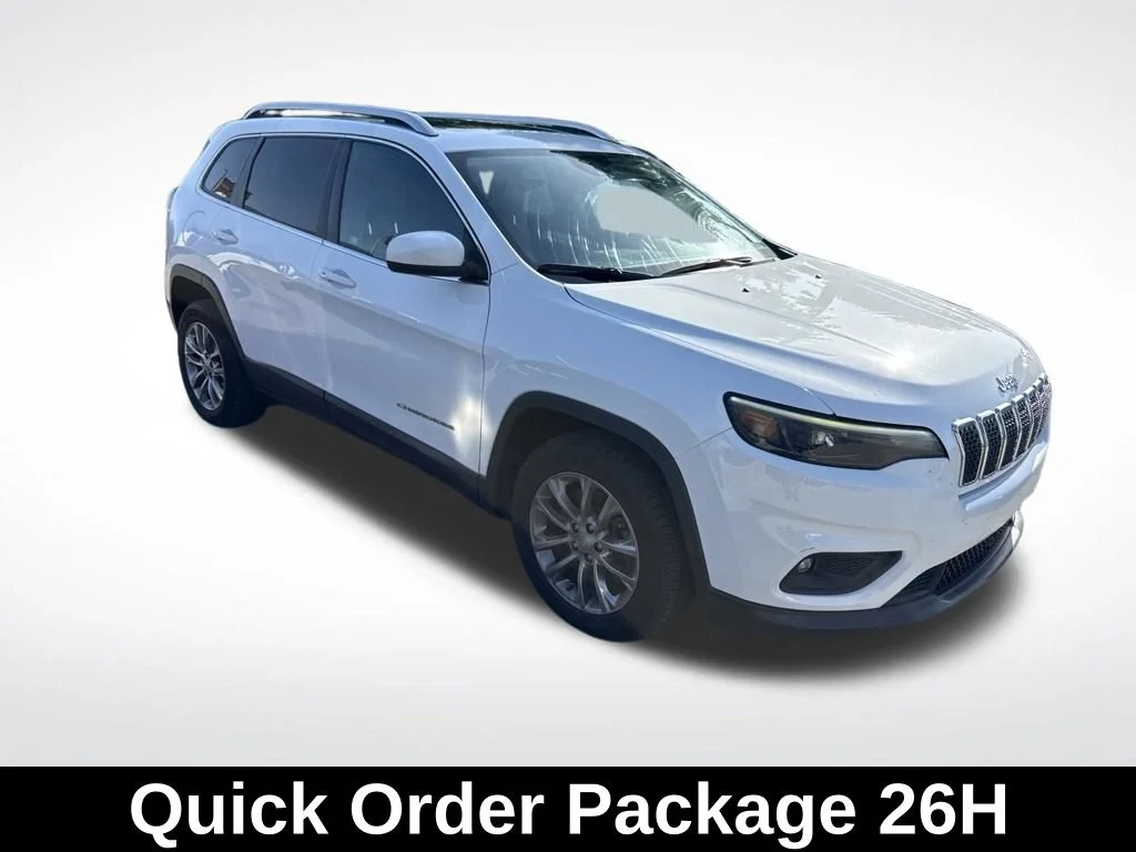 Used 2021 White Jeep Latitude Lux image 2