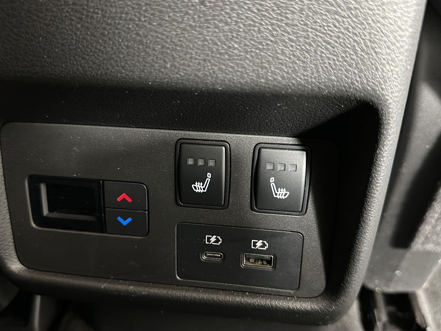 Used 2023 Sunset Drift Chromaflair/Super Black Nissan Platinum image 25