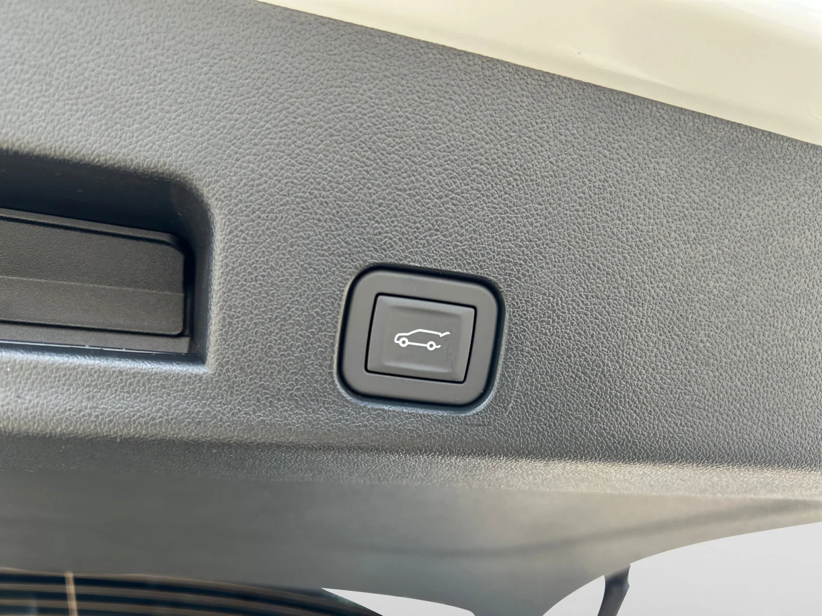 New 2026 Summit White GMC Elevation AWD image 11