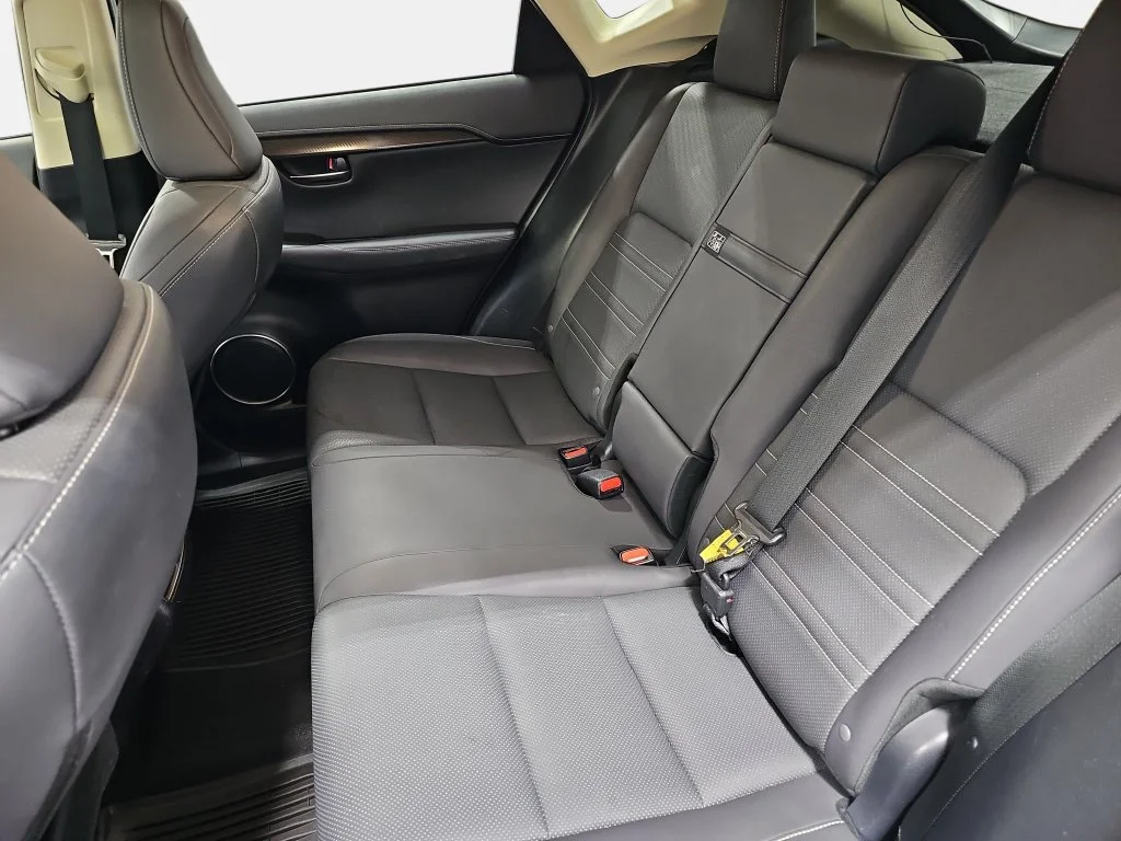 Used 2019 White Lexus 300h image 12