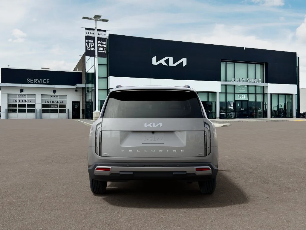 New 2027 Ivory Kia EX image 5