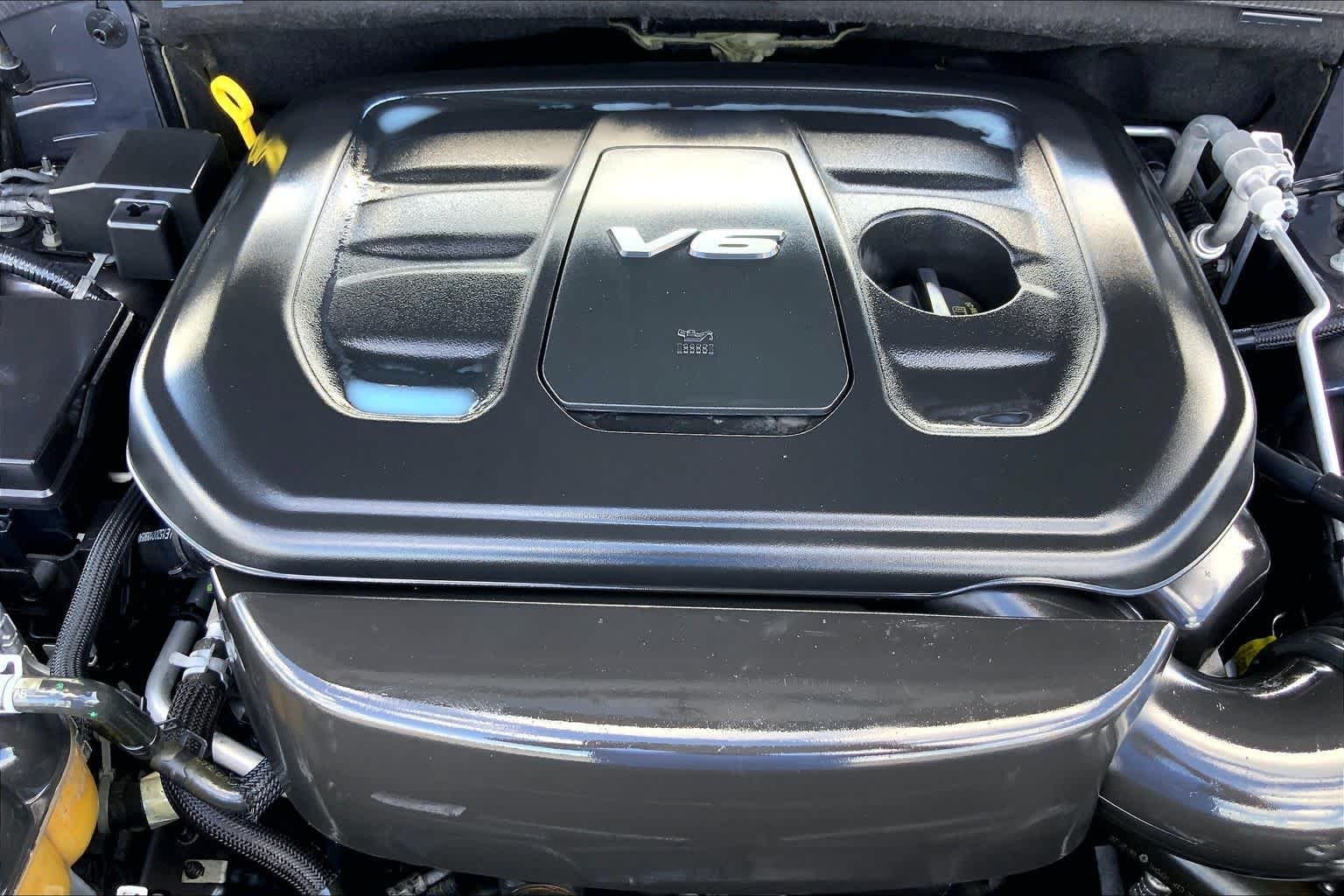 Used 2018 Granite Crystal Metallic Clearcoat Jeep Altitude image 32