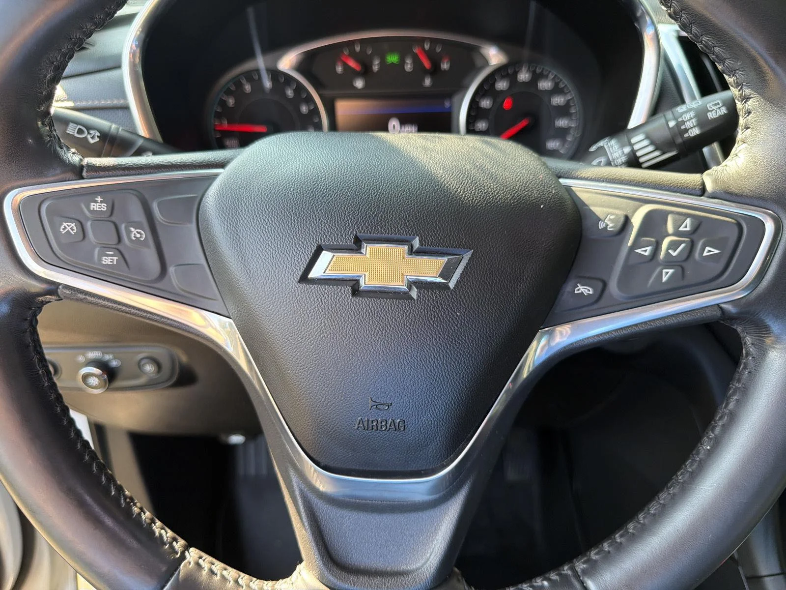 Used 2019 Iridescent Pearl Tricoat Chevrolet Premier image 24