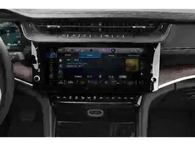 New 2026 Silver Zynith Exterior Paint Jeep Laredo X image 7